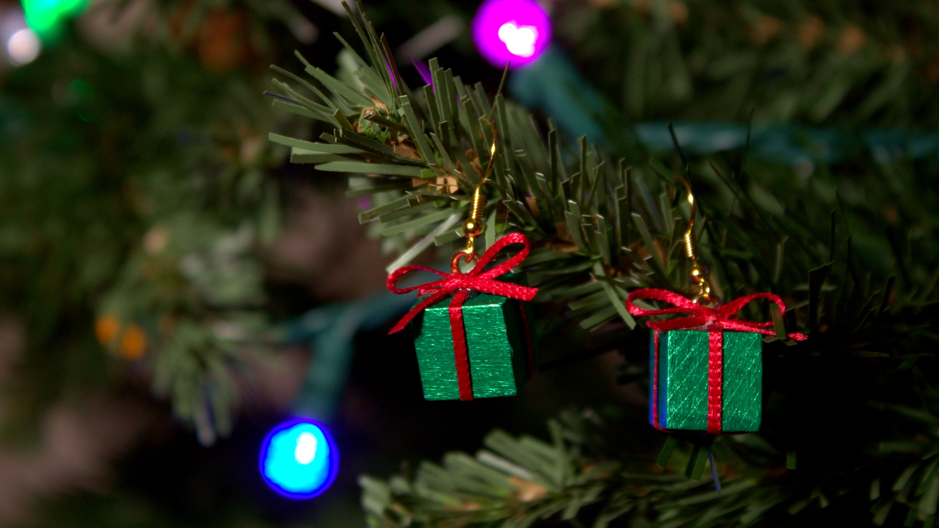 Merry Present Earrings